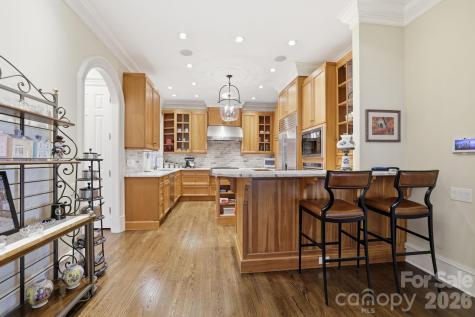 2044 Queens Road W Charlotte NC 28207
