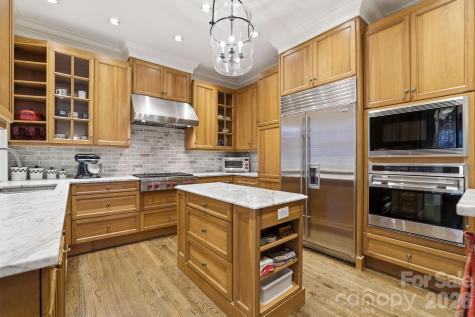 2044 Queens Road W Charlotte NC 28207