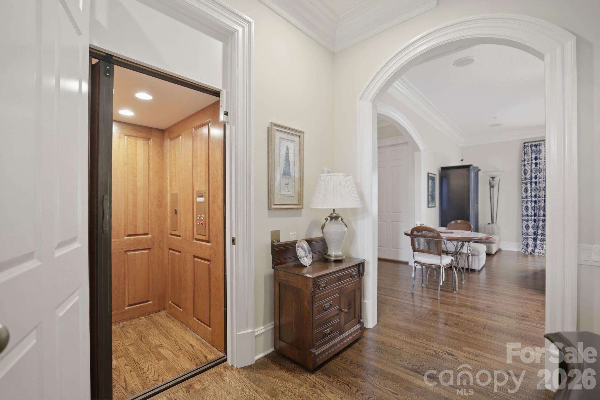 2044 Queens Road W Charlotte NC 28207