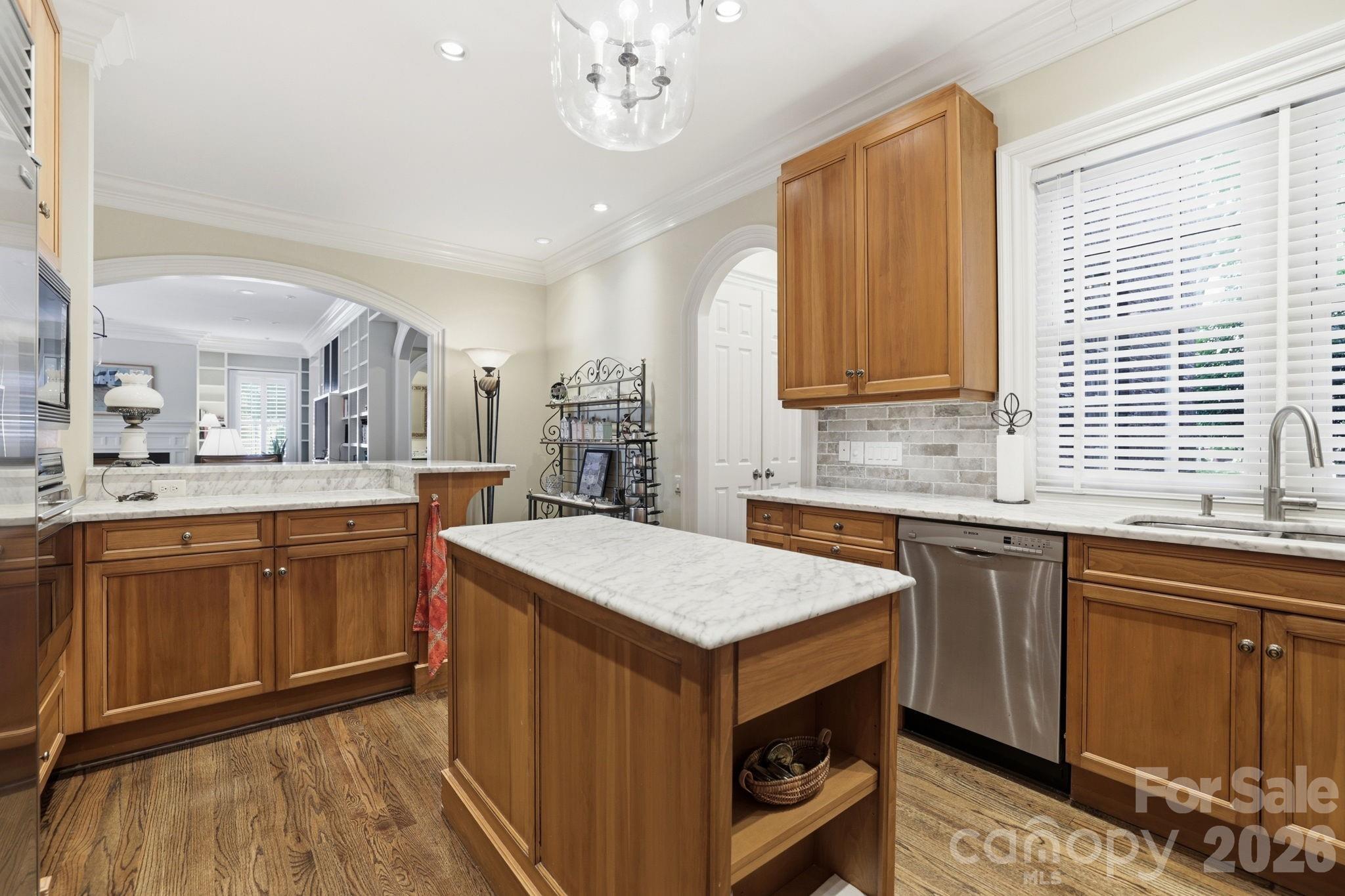 2044 Queens Road W Charlotte NC 28207
