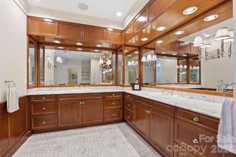 2044 Queens Road W Charlotte NC 28207
