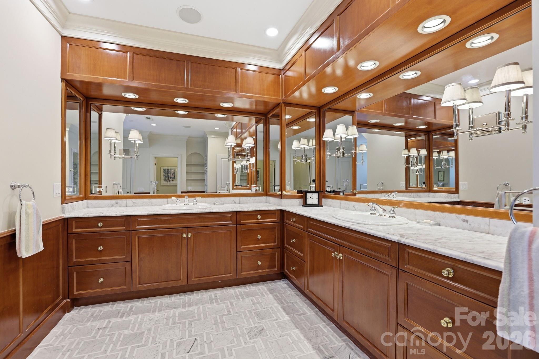 2044 Queens Road W Charlotte NC 28207