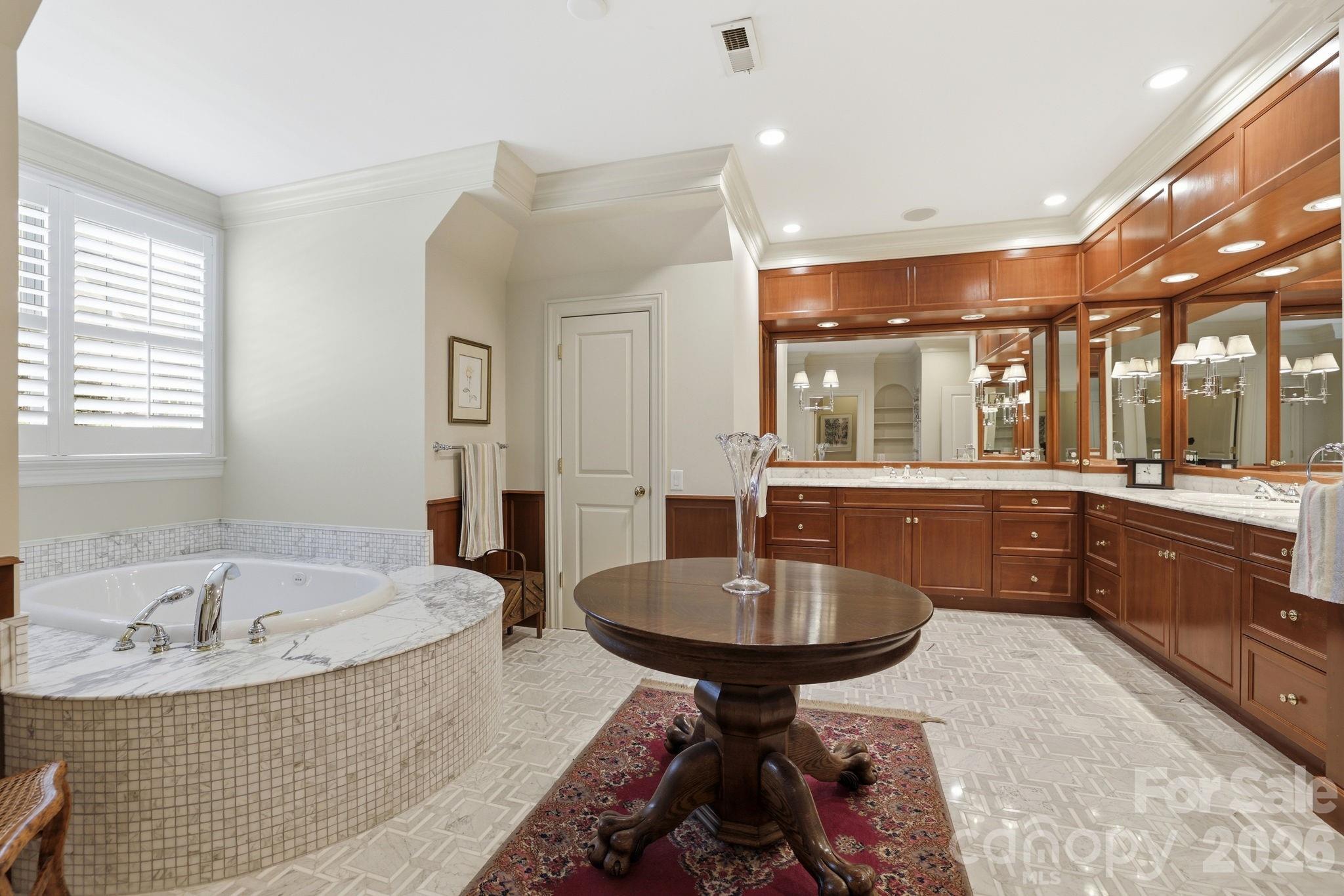 2044 Queens Road W Charlotte NC 28207