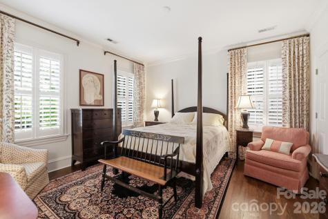 2044 Queens Road W Charlotte NC 28207