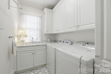 2044 Queens Road W Charlotte NC 28207