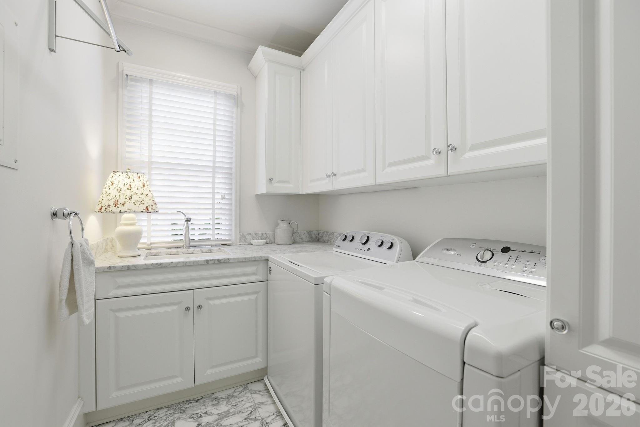 2044 Queens Road W Charlotte NC 28207