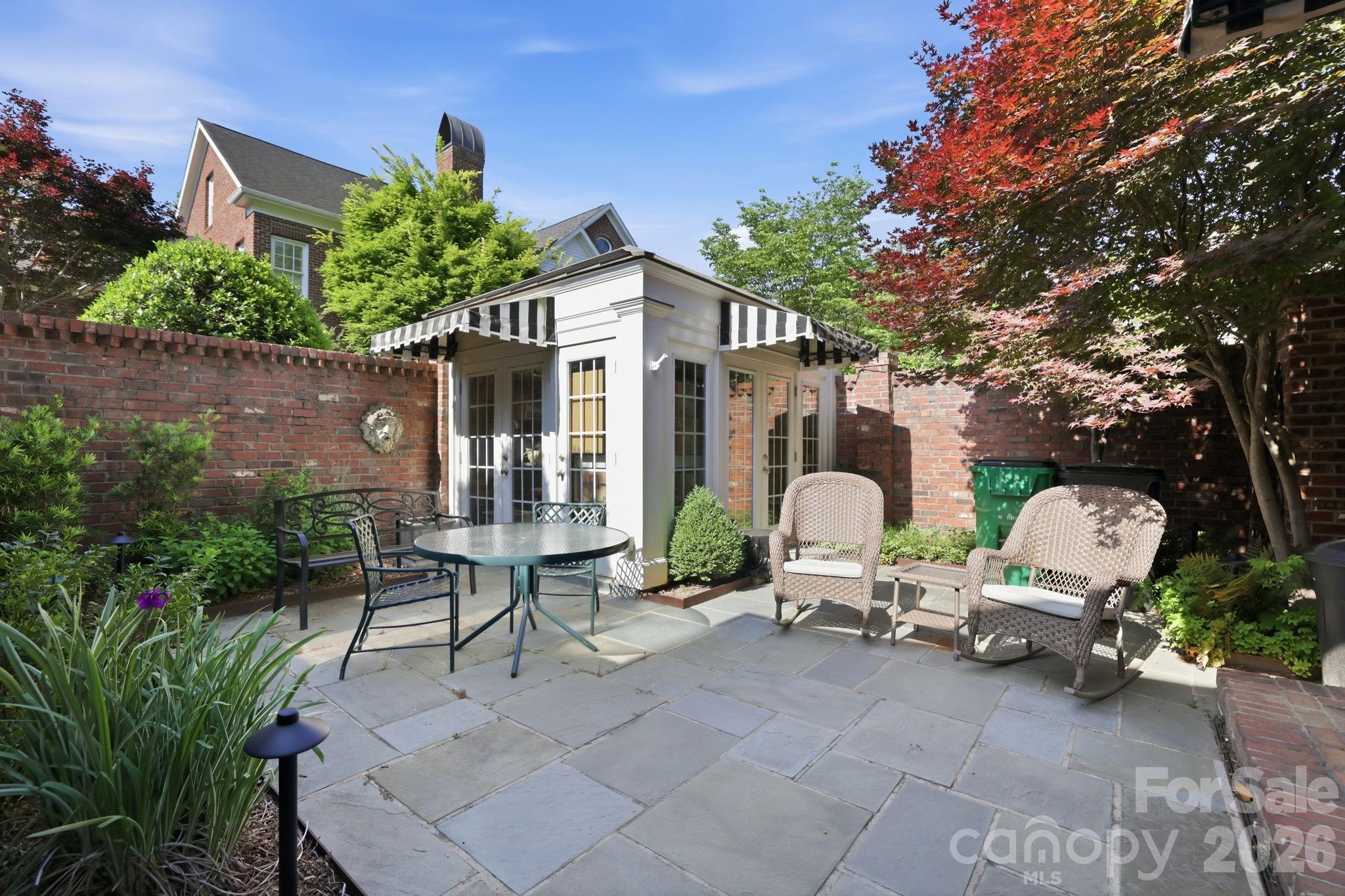 2044 Queens Road W Charlotte NC 28207