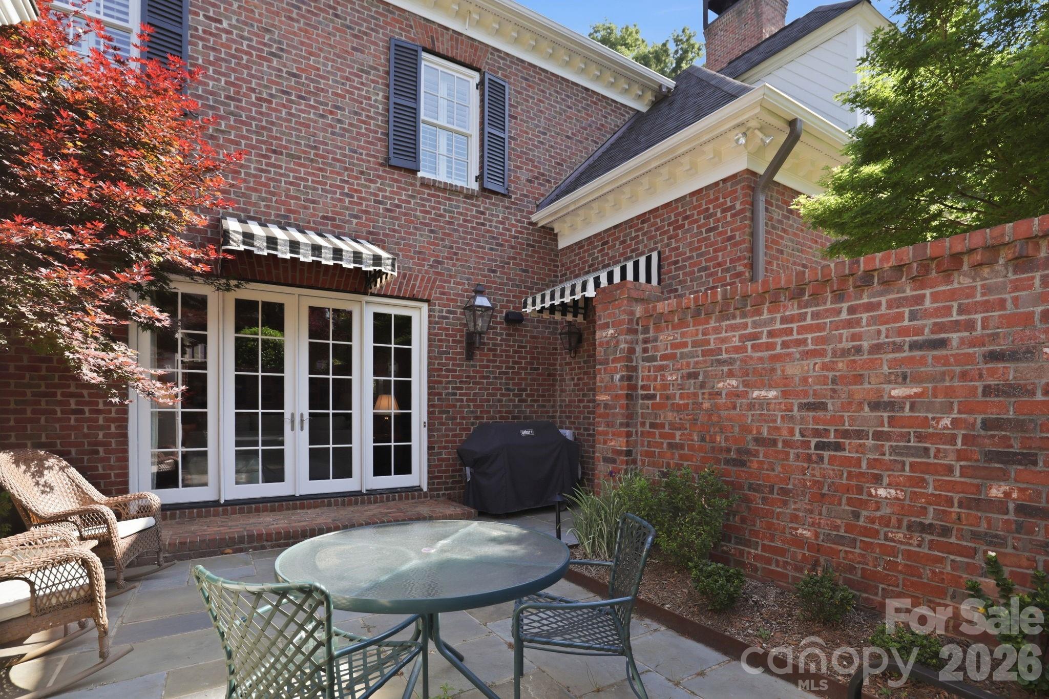 2044 Queens Road W Charlotte NC 28207