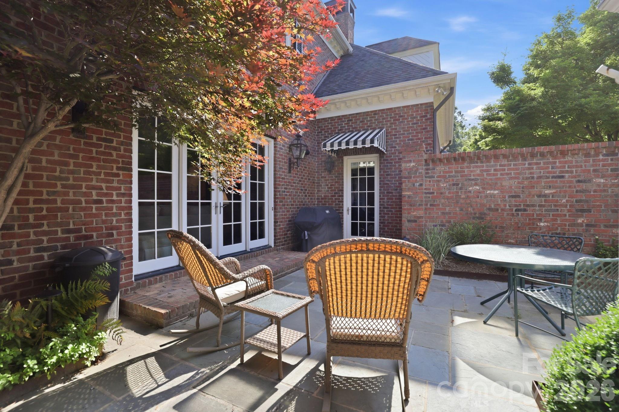 2044 Queens Road W Charlotte NC 28207
