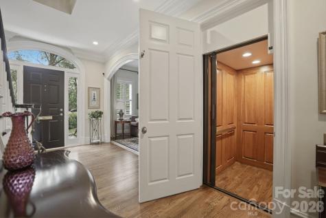 2044 Queens Road W Charlotte NC 28207