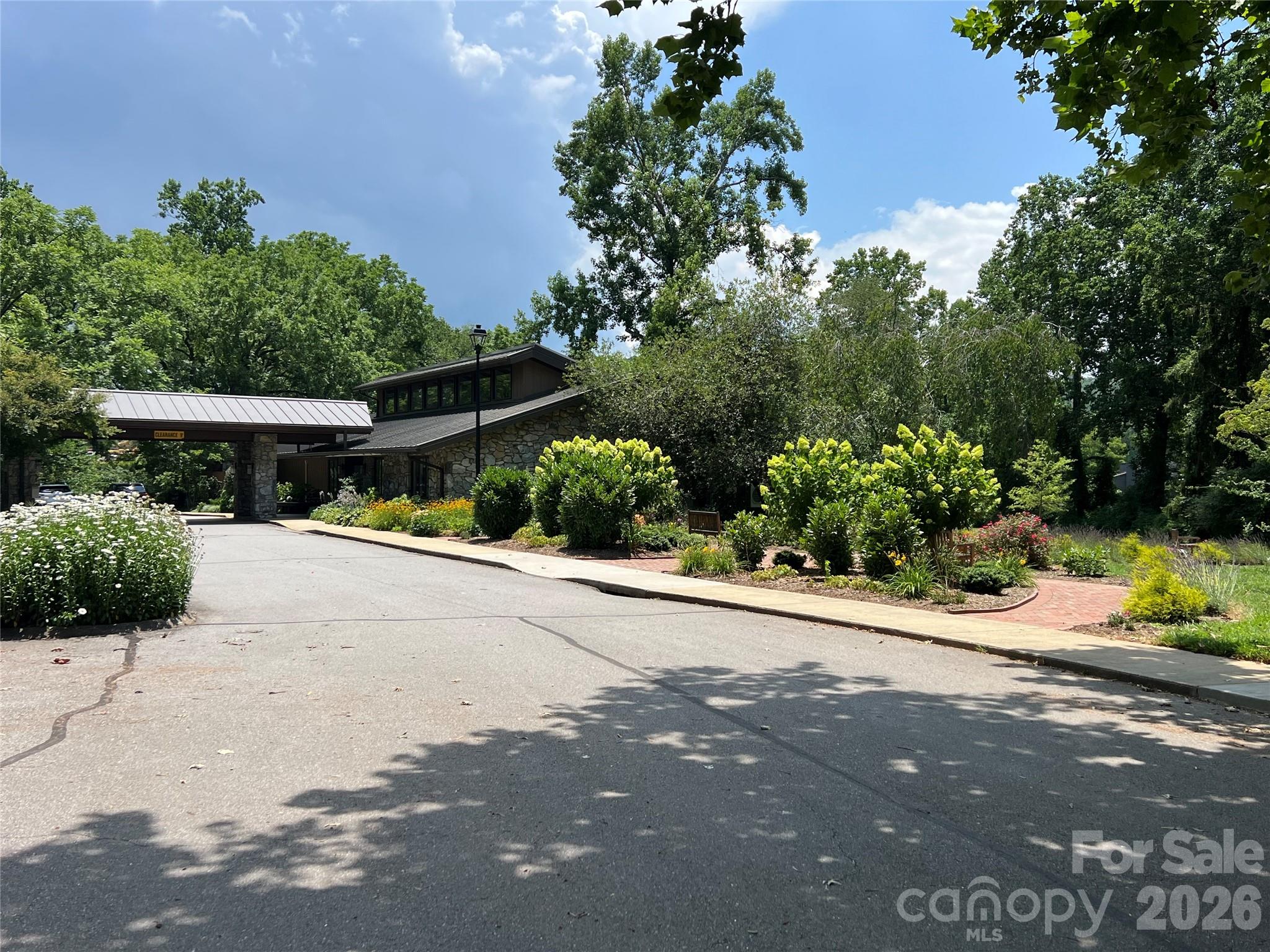 609 Crowfields Lane Asheville NC 28803