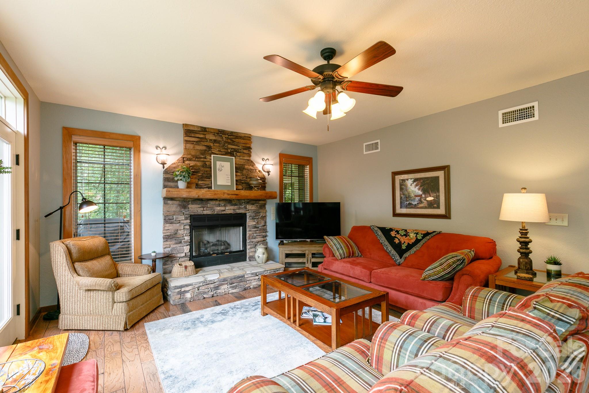 222 Creekside Way Burnsville NC 28714