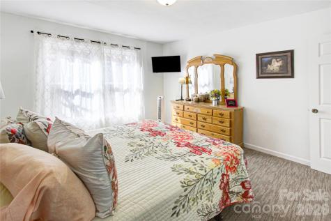 157 Toxaway Views Drive Lake Toxaway NC 28747