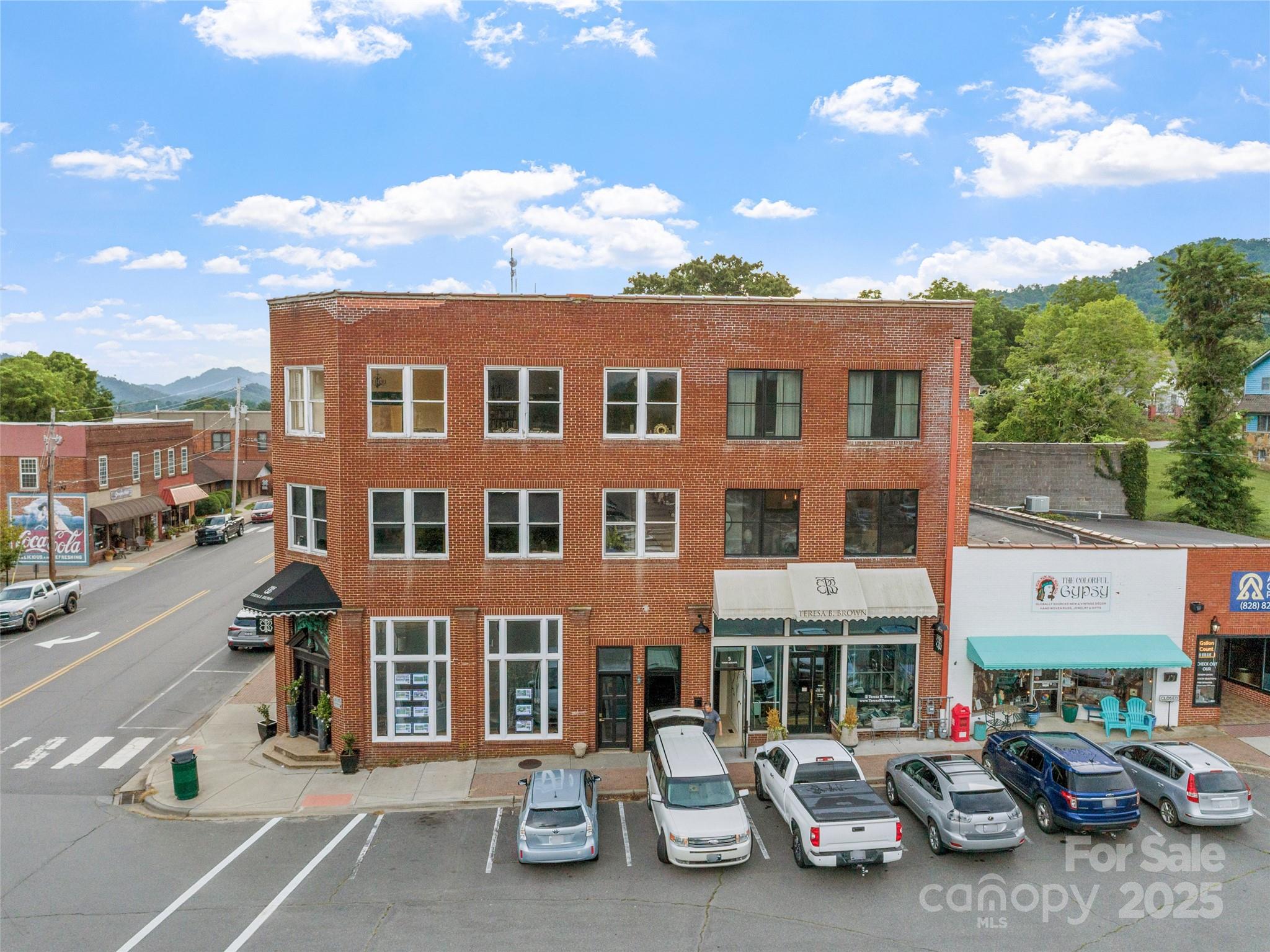 5 Town Square Burnsville NC 28714
