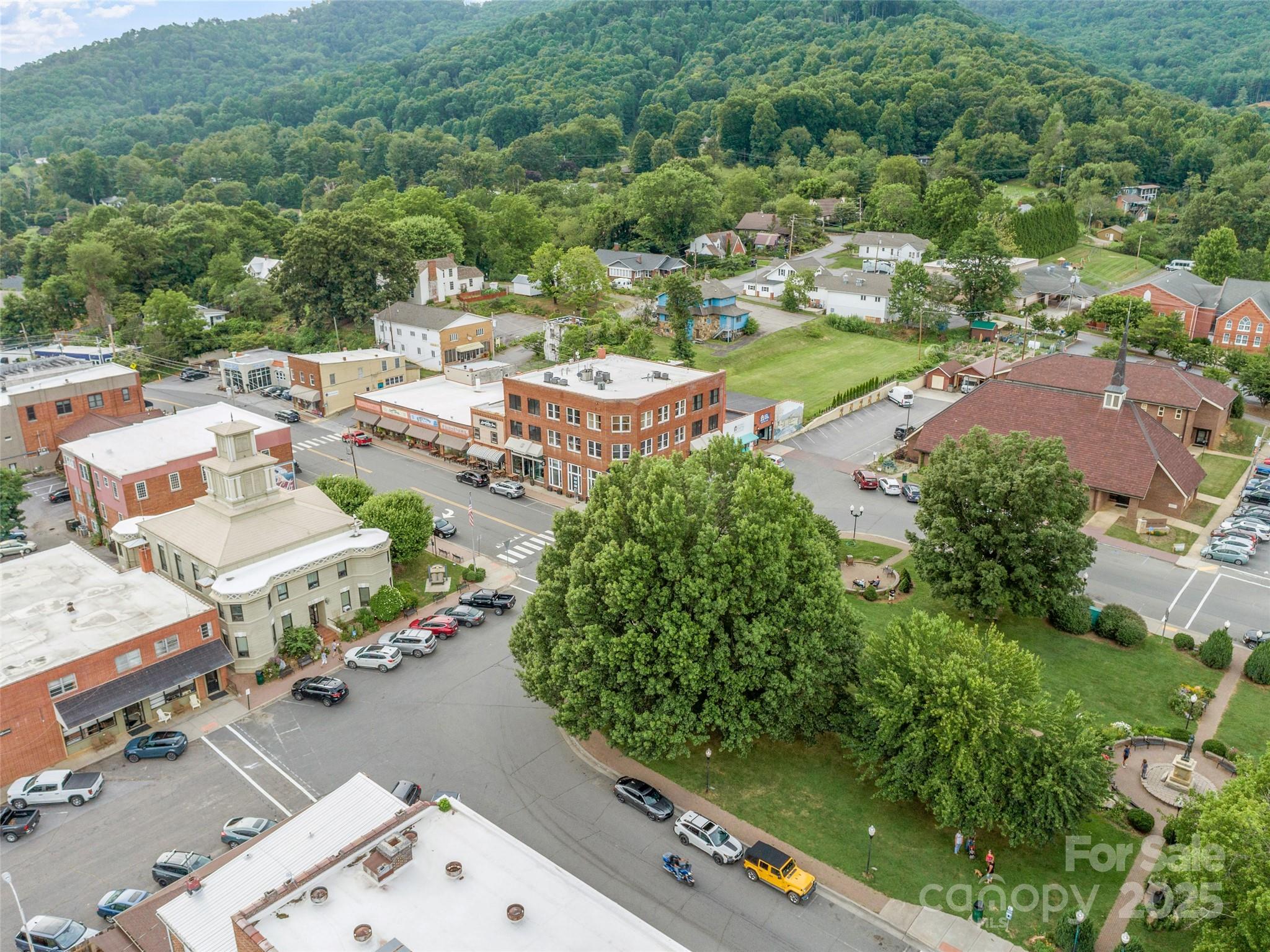 5 Town Square Burnsville NC 28714