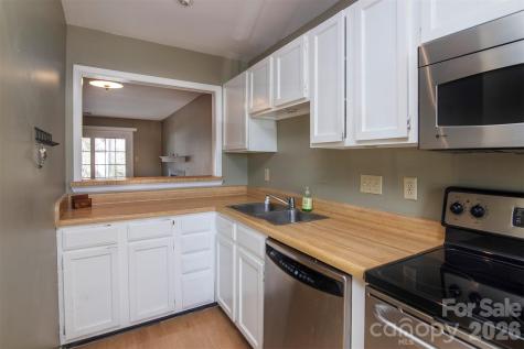 6116 Heath Ridge Court Charlotte NC 28210