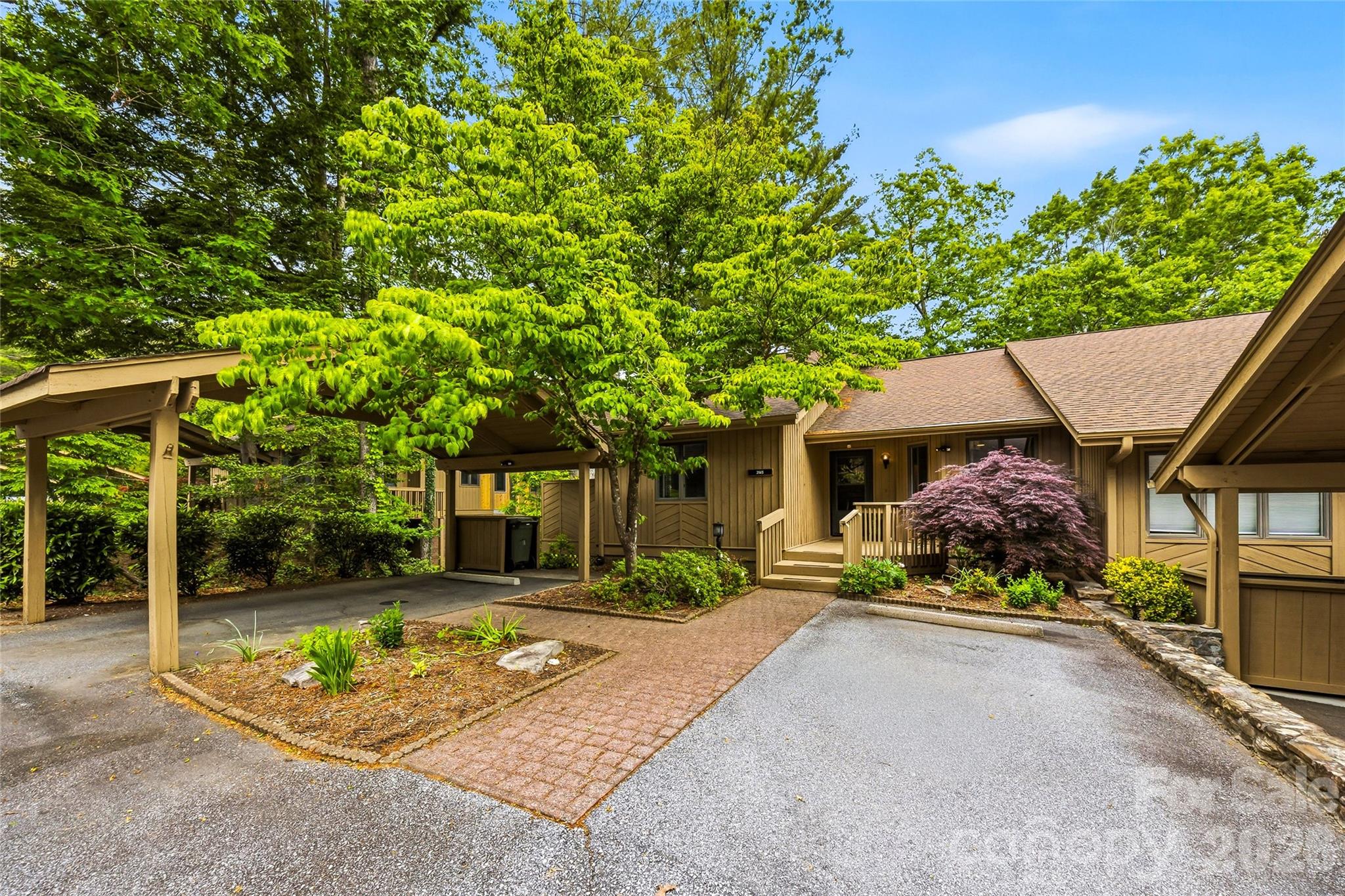 205 N Scarlet Oak Lane Hendersonville NC 28791