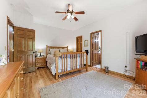 24 Pine Bluff Lane Whittier NC 28789