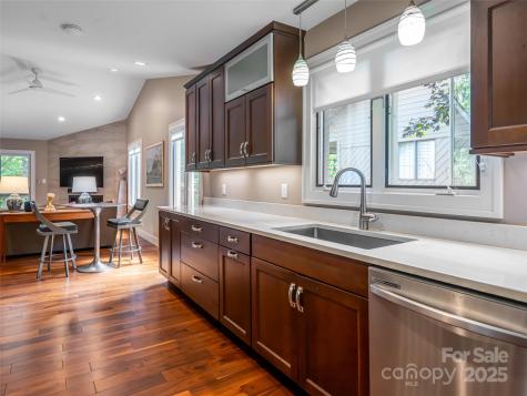 1302 Timber Trail Asheville NC 28804