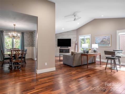 1302 Timber Trail Asheville NC 28804