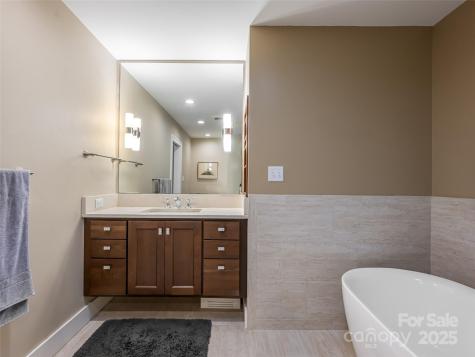 1302 Timber Trail Asheville NC 28804