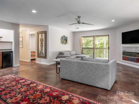 1302 Timber Trail Asheville NC 28804