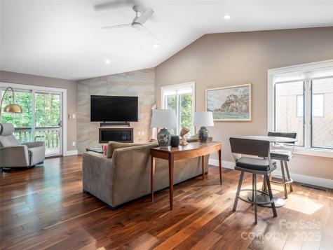 1302 Timber Trail Asheville NC 28804