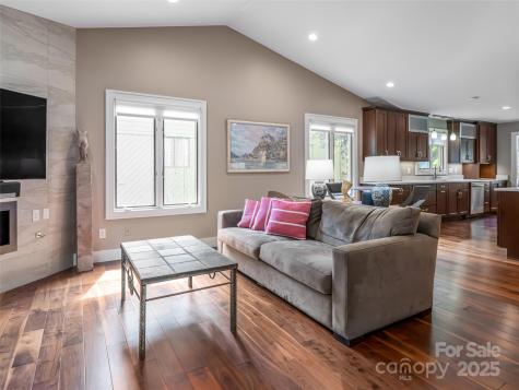 1302 Timber Trail Asheville NC 28804