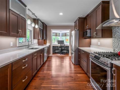 1302 Timber Trail Asheville NC 28804