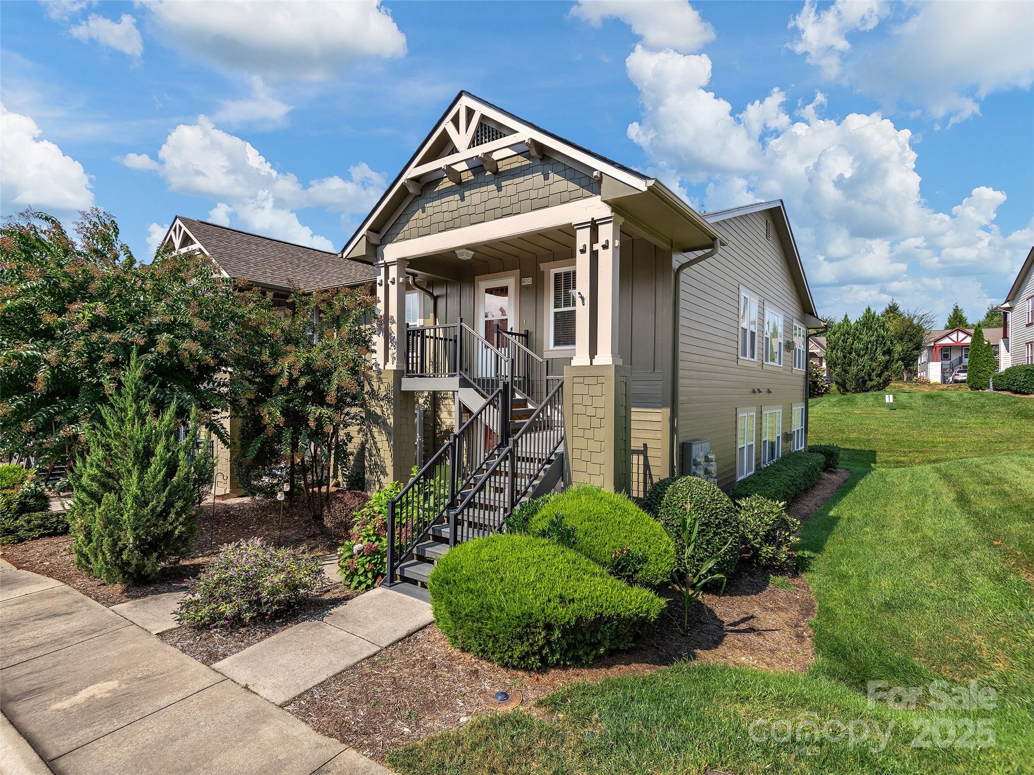 1906 Deermouse Way Hendersonville NC 28792