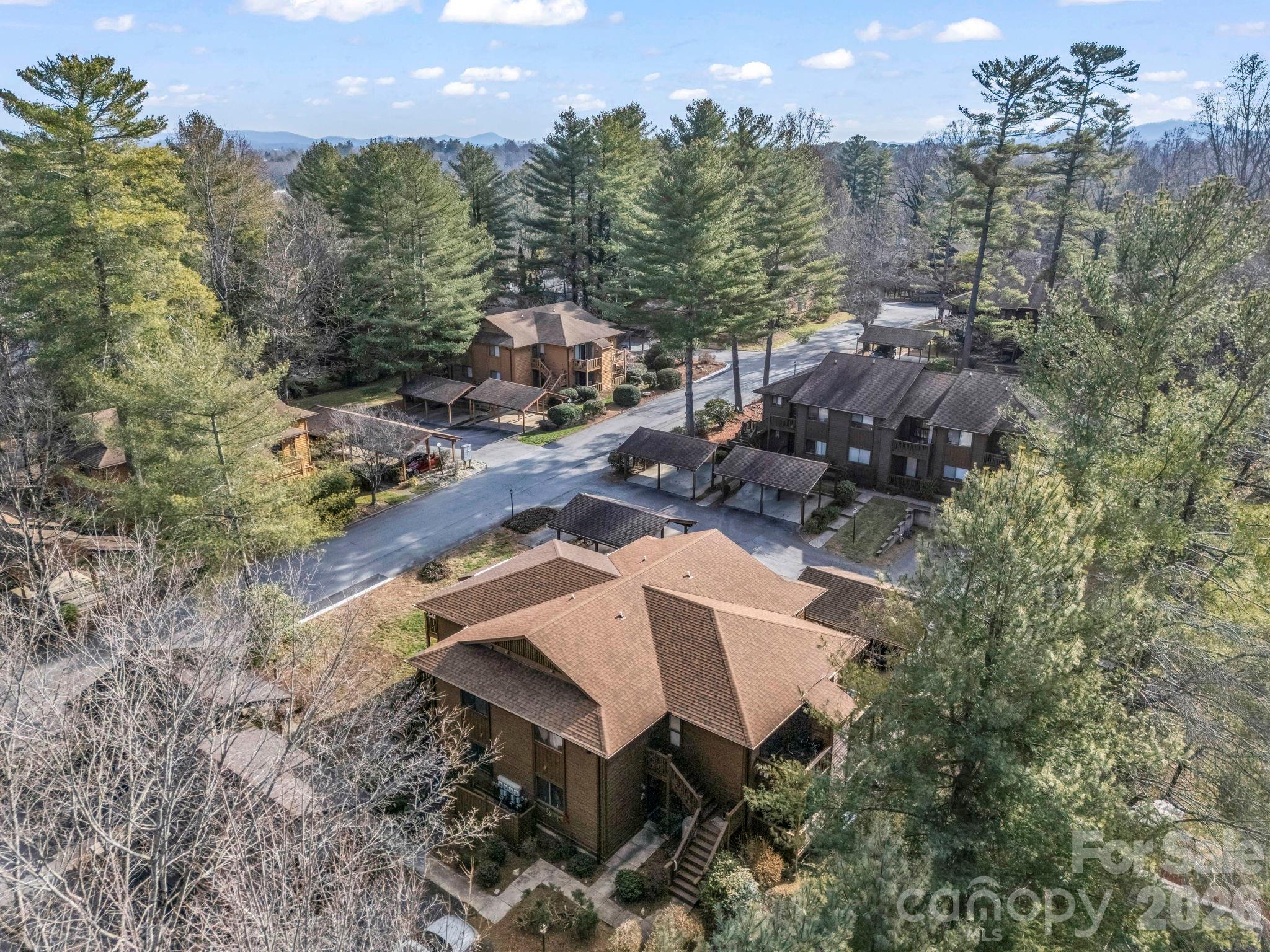 520 Courtwood Lane Hendersonville NC 28739