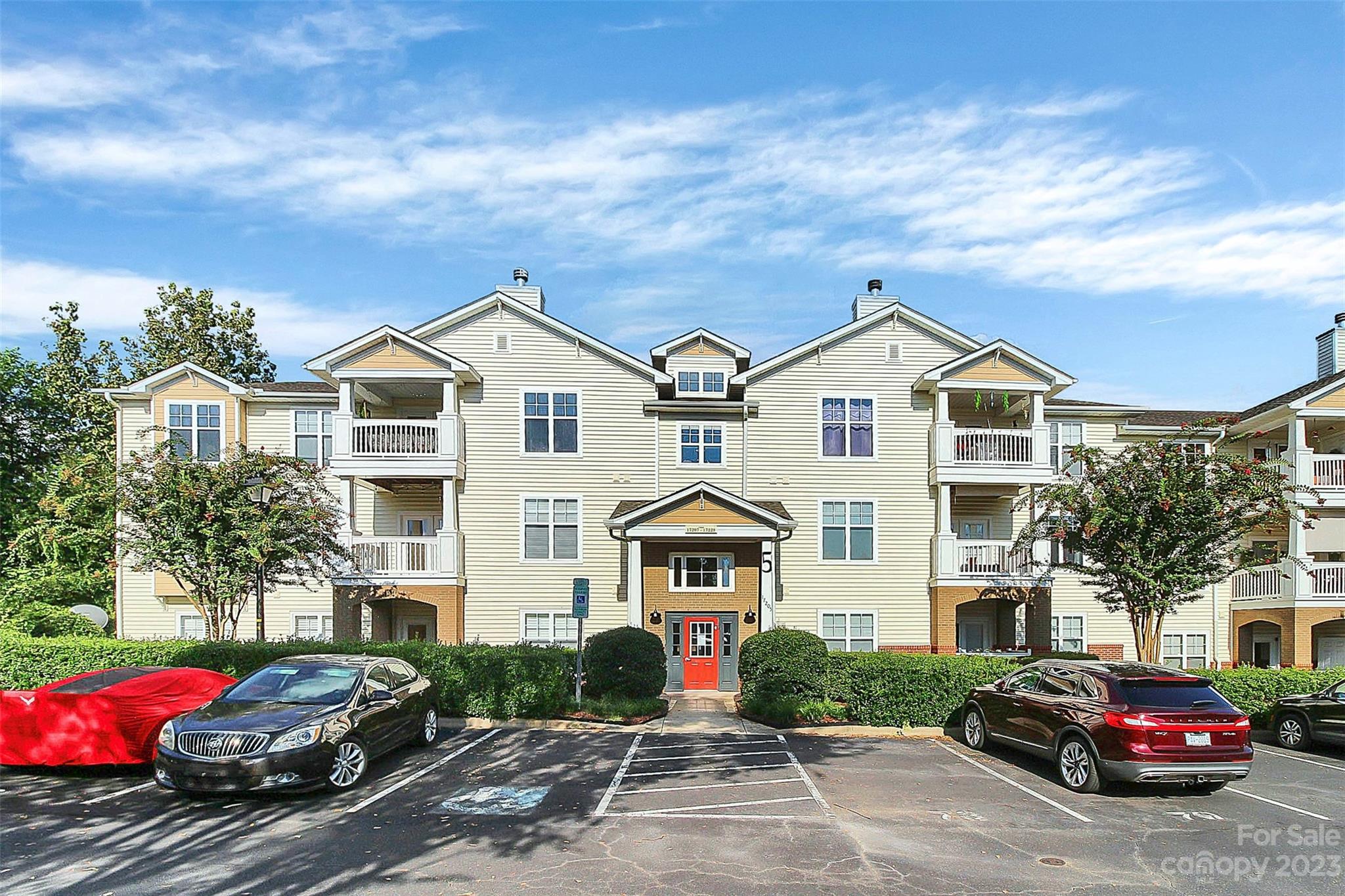 Mecklenburg County, Cornelius, NC Car4037206 Cottingham Chalk