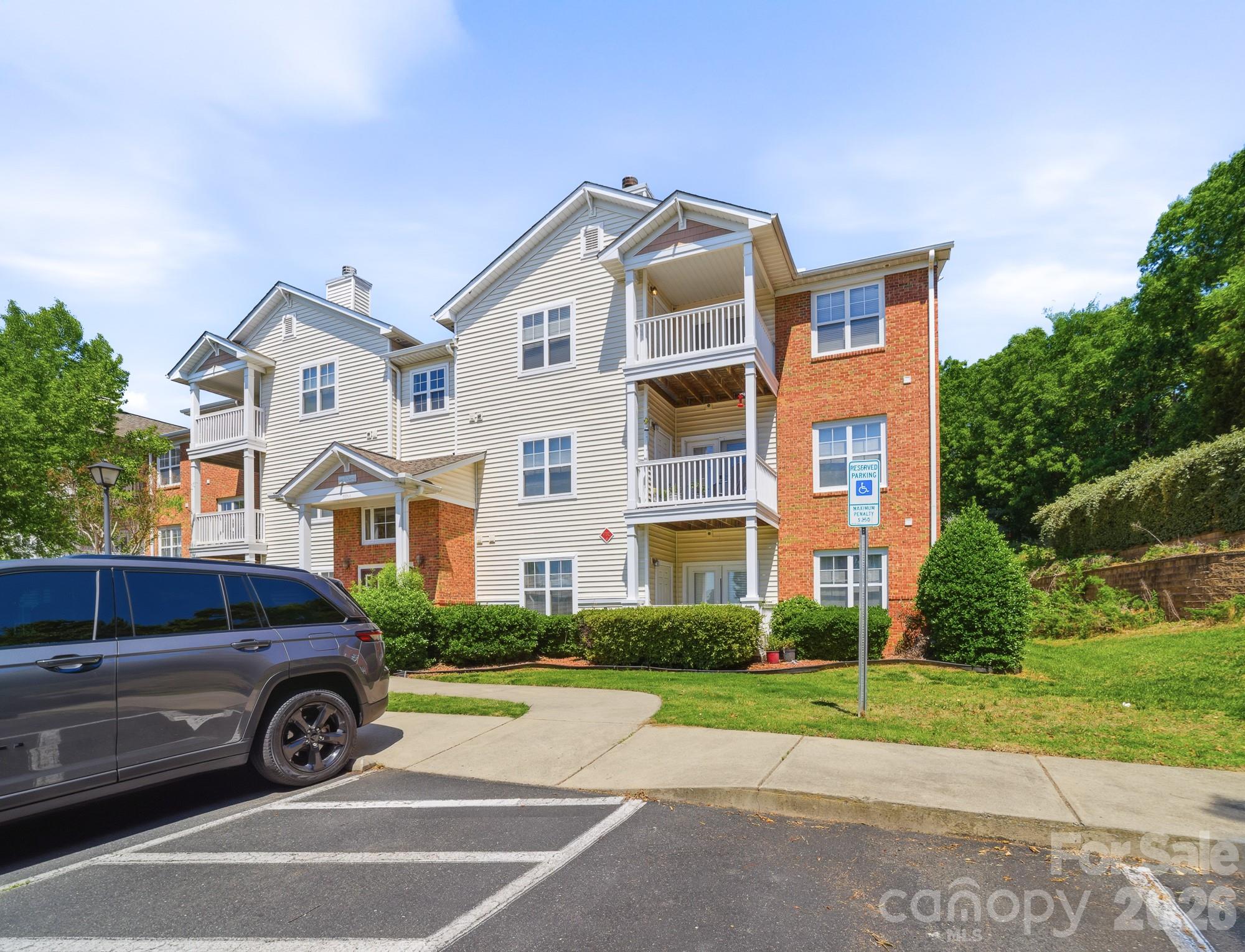 9976 Hyde Glen Court Charlotte NC 28262