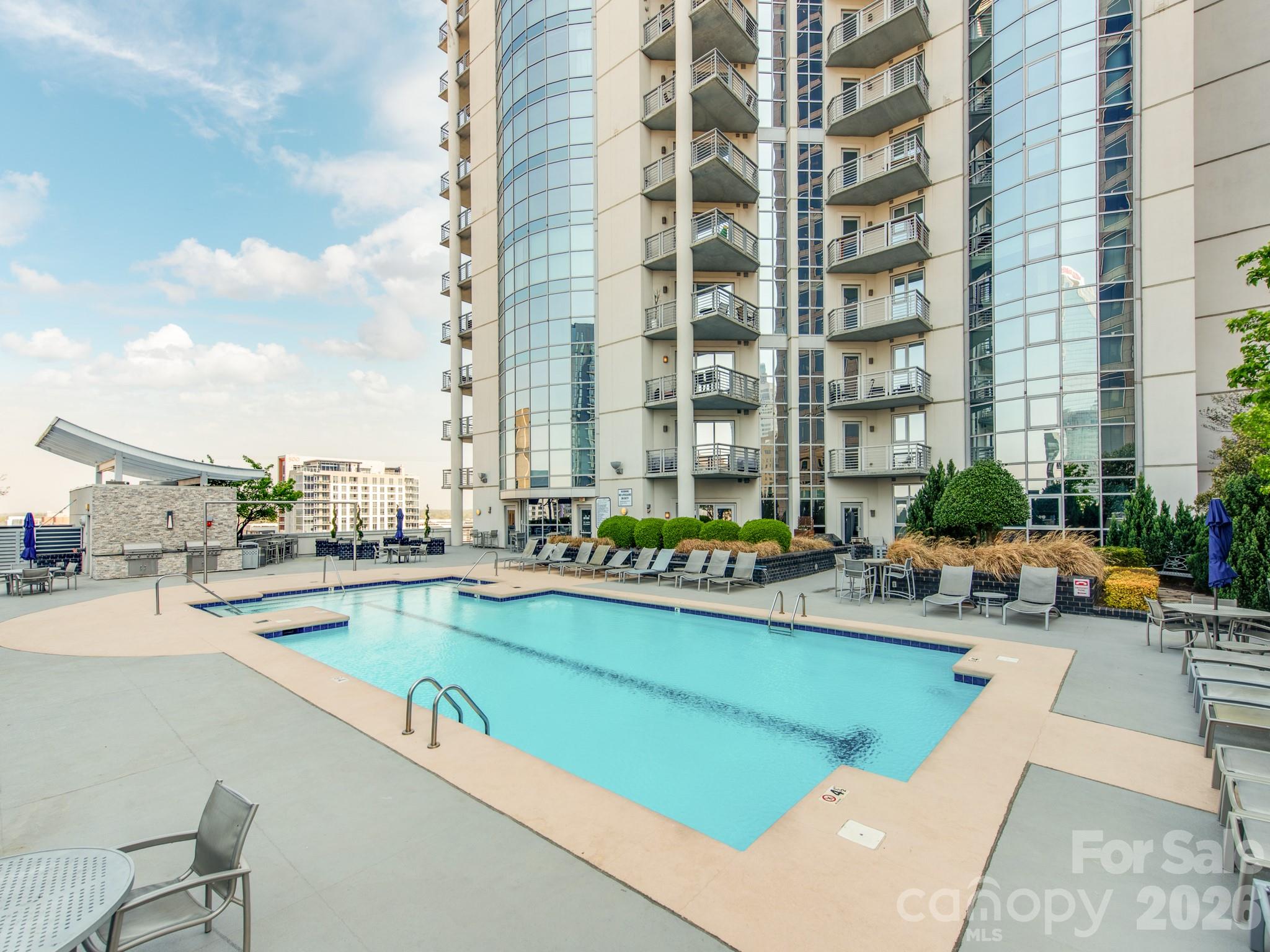 333 W Trade Street Charlotte NC 28202