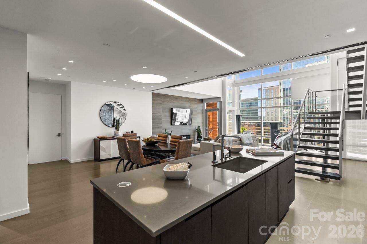 435 S Tryon Street Charlotte NC 28202