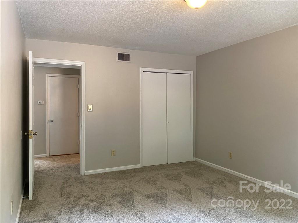 2014 Countrymens Court Charlotte NC 28210