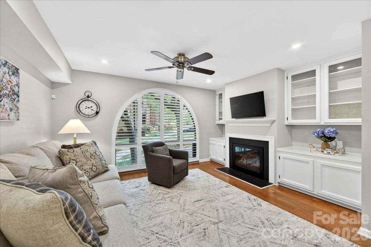 5803 Sharon Road Charlotte NC 28210