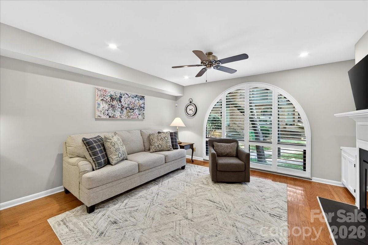 5803 Sharon Road Charlotte NC 28210