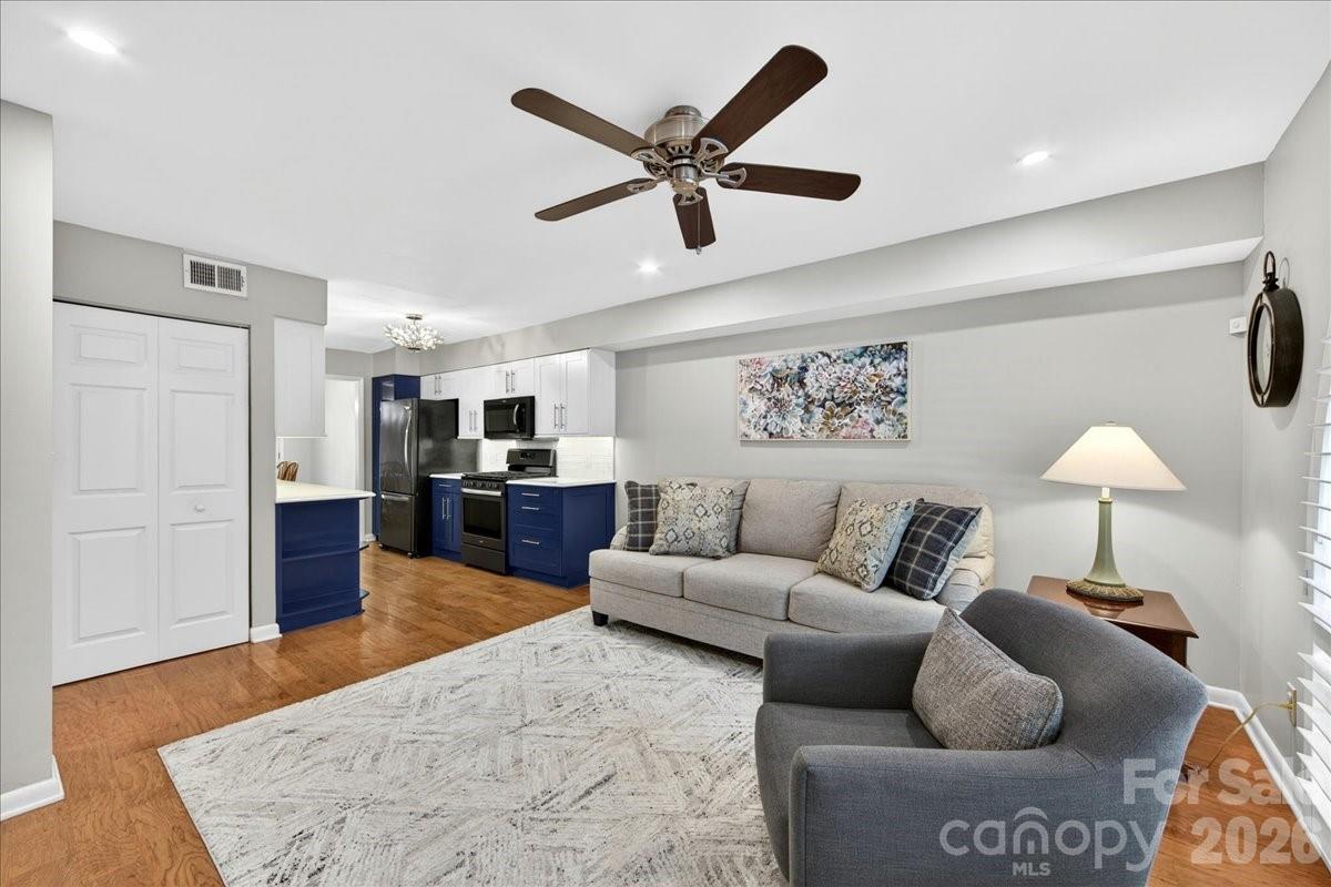 5803 Sharon Road Charlotte NC 28210