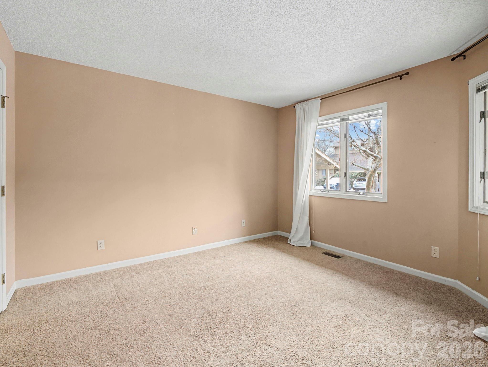 605 Red Oak Drive Hendersonville NC 28791