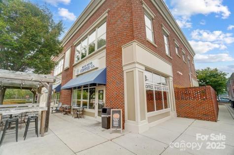 6423 Town Hall Place Harrisburg NC 28075