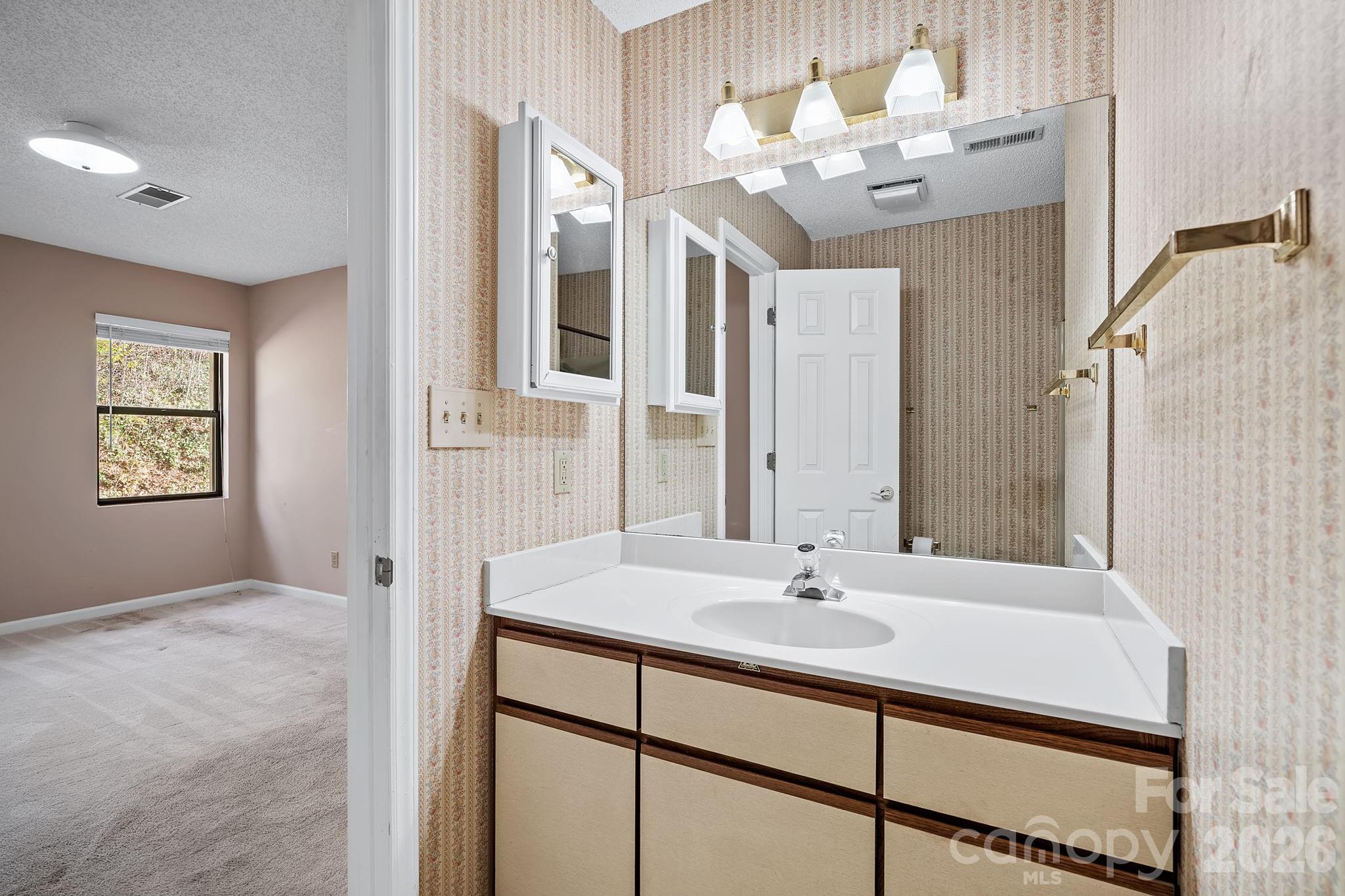 2604 Vineyard Boulevard Asheville NC 28805