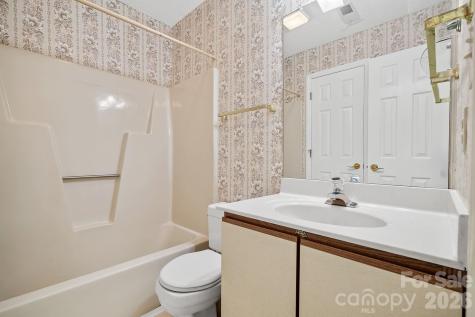 2604 Vineyard Boulevard Asheville NC 28805
