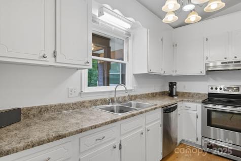 31 Unity Court Etowah NC 28729