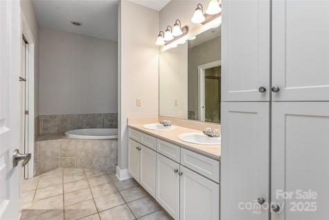 9 Kenilworth Knoll Asheville NC 28805