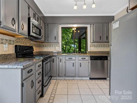 128 Country Ridge Road Hendersonville NC 28739