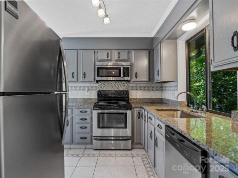 128 Country Ridge Road Hendersonville NC 28739