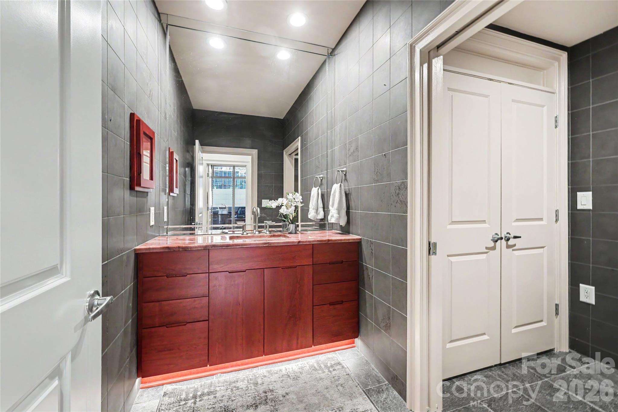 435 S Tryon Street Charlotte NC 28202