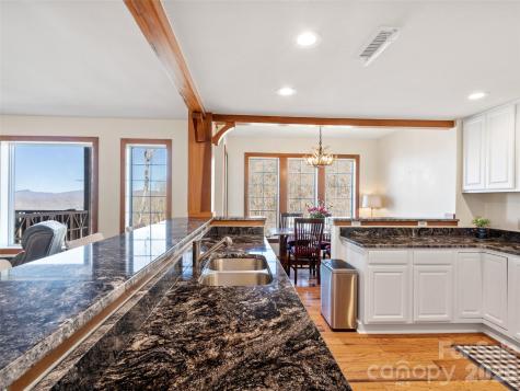 61 Creekside Way Burnsville NC 28714