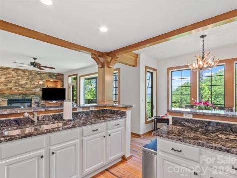 61 Creekside Way Burnsville NC 28714